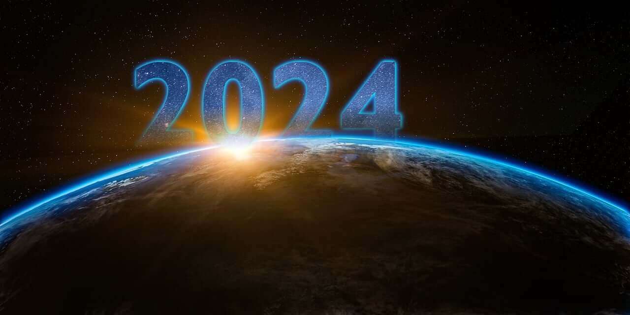 L'anno 2024 rappresentato con numeri luminosi che emergono dall'orizzonte terrestre con l'alba.